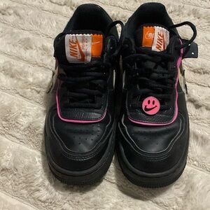 Women 9 Black /Pink Nike Air tennis shoe